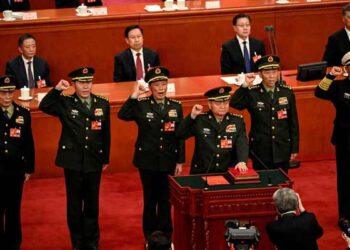China expels two top generals over corruption probe