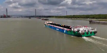 First Methanol-Electric Cargo Ship Begins Operations in Shanghai