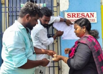 Indian police arrest drug company owner over children's deaths