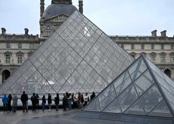 Louvre Returns to Public After Major Jewel Heist