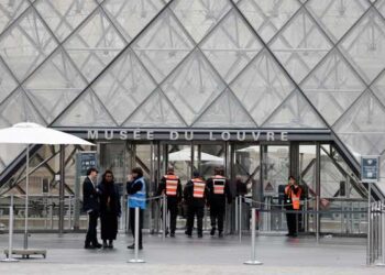 Louvre hands over stolen jewels to Bank of France after heist