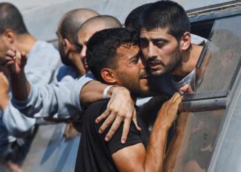 Palestinians Celebrate as Freed Prisoners Return Under Gaza Ceasefire
