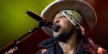R&B Legend D'Angelo Dies at 51 After Private Cancer Battle