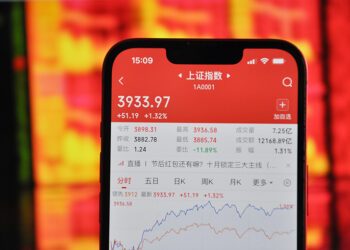 SSE Composite Reaches Decade-High; Analysts Stay Bullish on Outlook