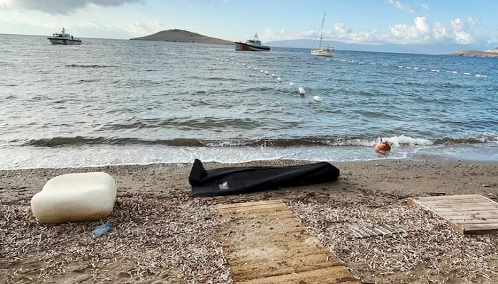 Seventeen B die in Aegean migrant boat sinking in latest disaster
