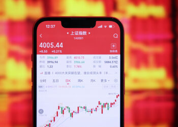 Shanghai Stock Index Reaches 10-Year Peak Amid Policy and Trade Hopes