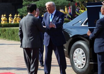 Trump arrives in South Korea, endorses Xi talks as 'great for the world'