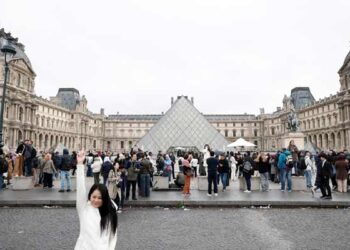 Two Suspects Nabbed in Louvre Jewelry Theft