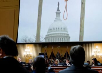 US Officials Rally Behind Trump in Battle Against the 'Deep State'