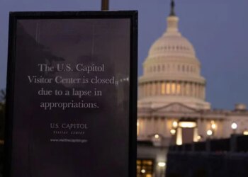 White House warns of mass layoffs if shutdown talks stall