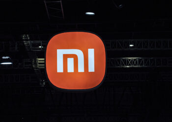 Xiaomi Shares Drop Amid Fatal SU7 EV Crash