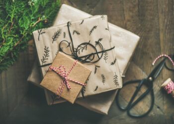 Most Common Surnames by Country

United States → Smith  
India → Devi /Kumar