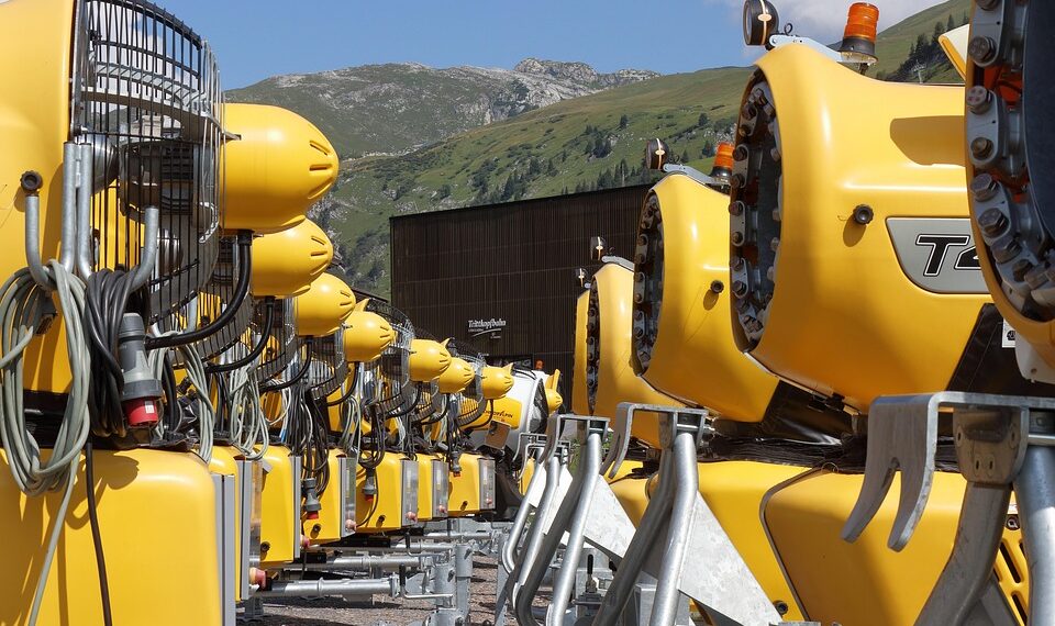 snow cannon 4445603 960 720.jpg