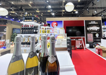 Australia Firms Maintain Investment in China Amid Tariff Worries, AustCham Finds