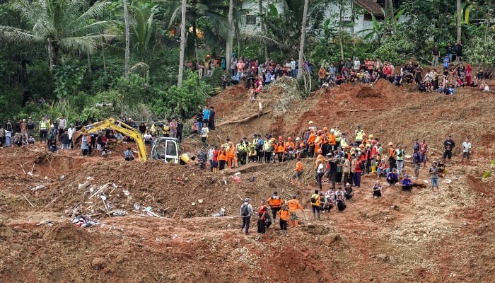 Central Java Landslide Death Toll in Indonesia Climbs to 30