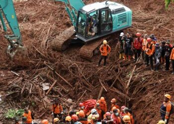 Central Java Landslides Cause 18 Deaths and Dozens Missing