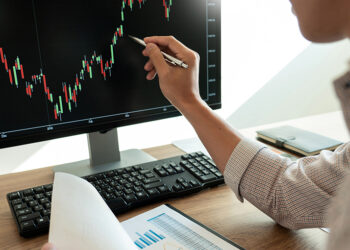 China's Stocks Dip Briefly, Bullish Trend Still Intact, Brokers Say