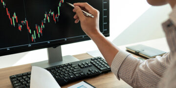 China's Stocks Dip Briefly, Bullish Trend Still Intact, Brokers Say