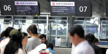 Flights to Canada Rise as China Reinstates Group Tours
