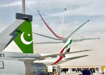 Pakistan's JF-17 Captivates Visitors at Dubai Airshow 2025