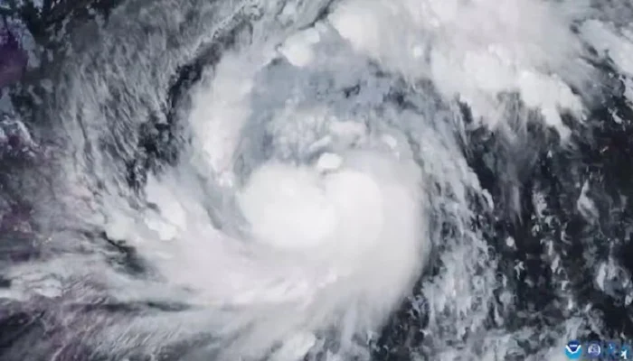 Philippines Prepares as Fung-wong Becomes Super Typhoon, Evacuates 100,000