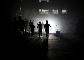 Unexploded Bombs Threaten Gazans Amid Fragile Ceasefire