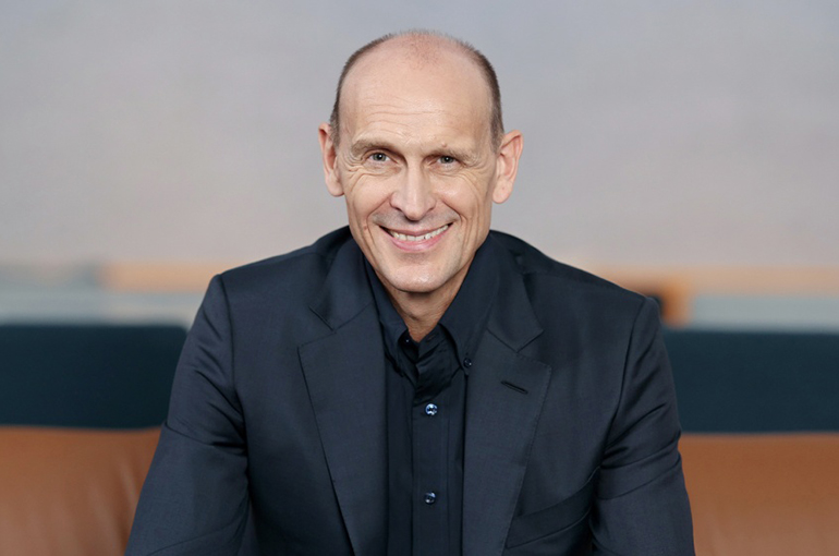 Volkswagen Debuts Advanced Tech and Alliances at CIIE to Boost China's EV Market