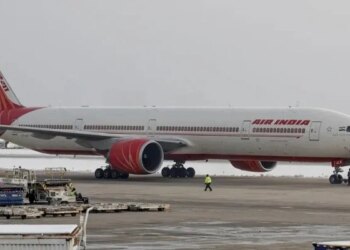 Air India 777 returns after engine oil pressure drop, regulator reports