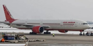 Air India 777 returns after engine oil pressure drop, regulator reports