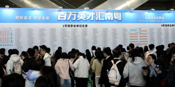 Almost 50% of 65,000 Jobs at Guangdong Fair Pay Over $28,525 Annually