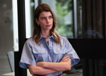 Beren Saat in Gizli Profil Faces Delay After Surprise Postponement