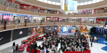 China’s Consumer Sales Decline Continues, Rise in Service Spending Emerges