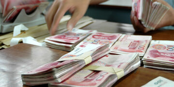 China’s Household Credit Falls; Corporate Borrowing Stays Low in November