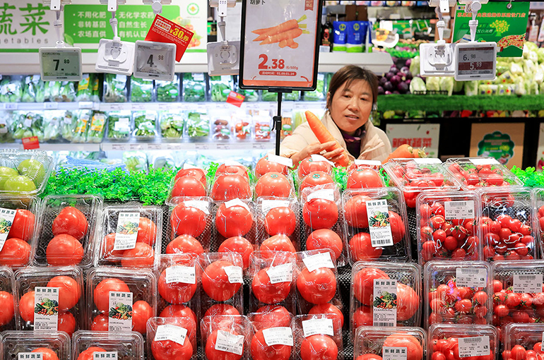 China's November Consumer Prices Reach 20-Month Peak Amid Food Price Surge
