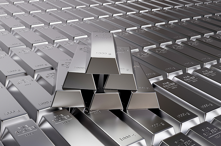 Experts Warn to Manage Holdings and Caution After Silver Hits New High