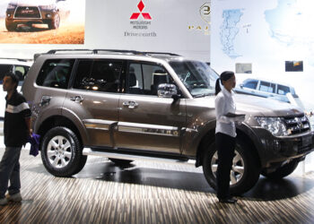 Foreign Auto Brands Selling Under 300K Units in China May Exit Market, Report Finds