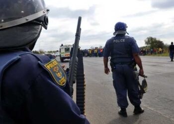 Gunmen kill 10, injure 10 in South Africa attack