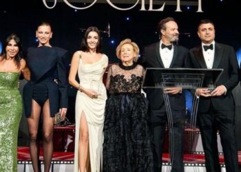 Hande Erçel and Onur Güvenatam Spotted Together at Airport