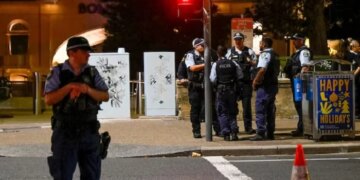 Major Cities Increase Security for Hanukkah Celebrations After Sydney Shooting