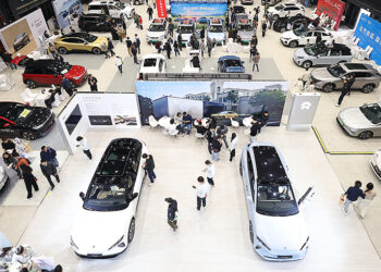 Only 8.2% of Chinese Car Dealers Optimistic for December, Survey Finds