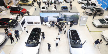 Only 8.2% of Chinese Car Dealers Optimistic for December, Survey Finds