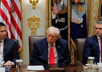 Trump appears drowsy during cabinet meeting