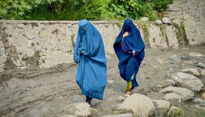 UN Urges Taliban to Allow Afghan Women Back in Offices