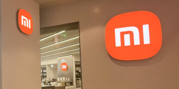 Xiaomi Falls Following Vice Chair’s $2B Share Sale Reveal