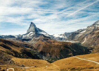 Country Seen as the Biggest Threat by Each Nation

 United States →  China (42%)