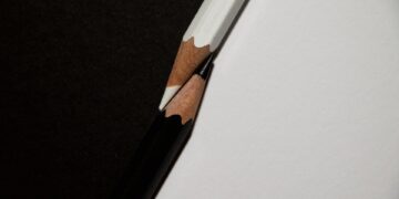 Countries and Their Major Problems in 2025

 United States – Gun violence
 India