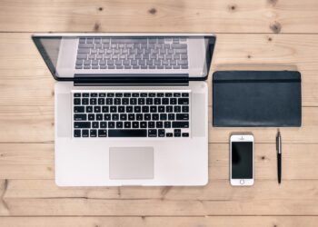 desk 602975 960 720.jpg