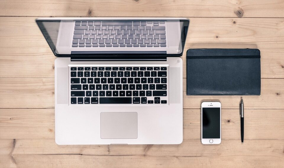 desk 602975 960 720.jpg