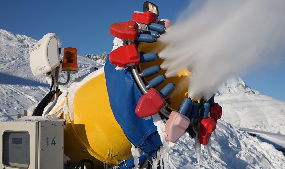 snow cannon 999296 960 720.jpg