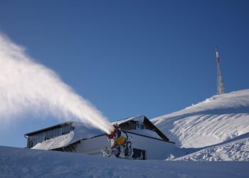 snow cannon 999305 960 720.jpg